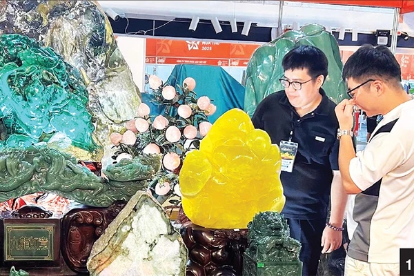 1. Các sản phẩm từ đá quý của Việt Nam đã tạo nên thị trường sôi động, phong phú.