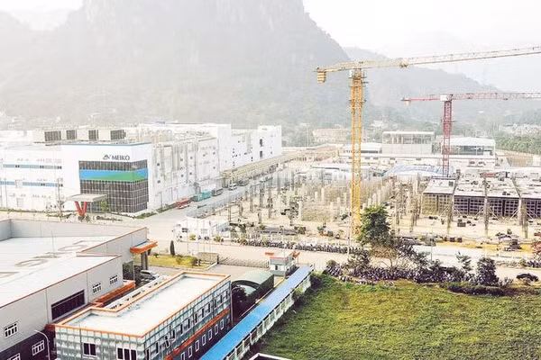 Khu công nghiệp bờ trái sông Đà, phường Hòa Bình đóng góp quan trọng vào nộp ngân sách nhà nước của tỉnh Phú Thọ.