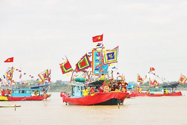 Diễn xướng hội quân trên sông Lục Đầu khơi dậy hào khí Đông A và tinh thần quật cường của quân dân Đại Việt.