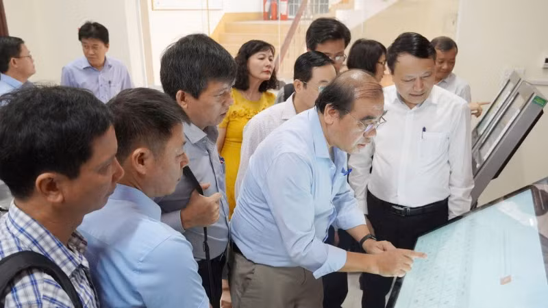 Đoàn công tác của Bộ Khoa học và Công nghệ khảo sát, đánh giá việc triển khai mô hình chính quyền địa phương 2 cấp trong lĩnh vực khoa học và công nghệ tại tỉnh Quảng Trị. (Ảnh: MAI HÀ)