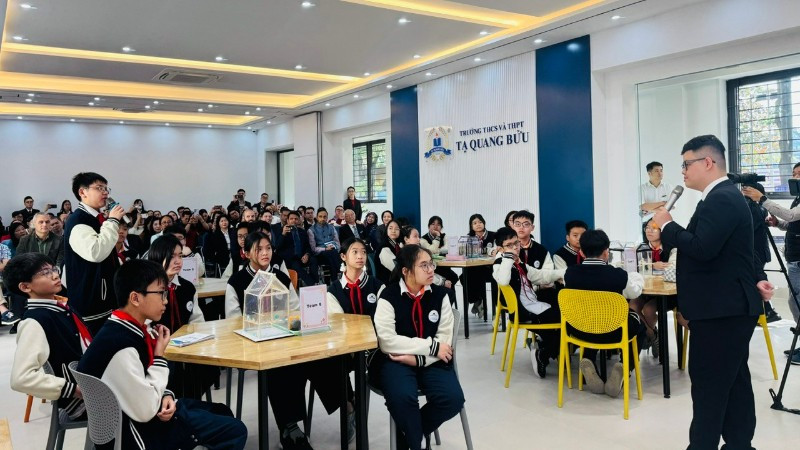 Mô hình “Giáo dục STEM, sở hữu trí tuệ và khởi nghiệp đổi mới sáng tạo” lần đầu tiên được đưa vào thực nghiệm trong lớp học phổ thông. (Ảnh: BÍCH LIÊN)