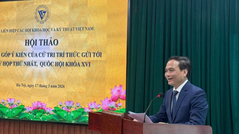 Phó Giáo sư, Tiến sĩ Phạm Ngọc Linh, Phó Chủ tịch Liên hiệp Hội Việt Nam phát biểu tại hội thảo. (Ảnh: BÍCH LIÊN)