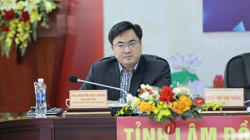 Ông Nguyễn Hoài Trung, Phó Giám đốc Sở Khoa học và Công nghệ tỉnh Lâm Đồng chia sẻ tại hội thảo. 