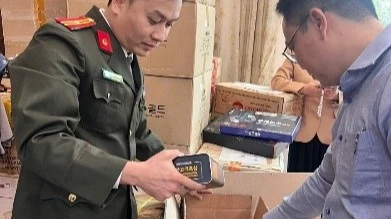 Lực lượng chức năng kiểm tra kho hàng của Công ty trách nhiệm hữu hạn ONNURI VINA