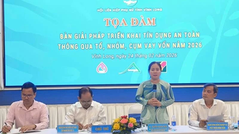 Đại biểu chủ trì tại buổi tọa đàm về triển khai tín dụng chính sách.