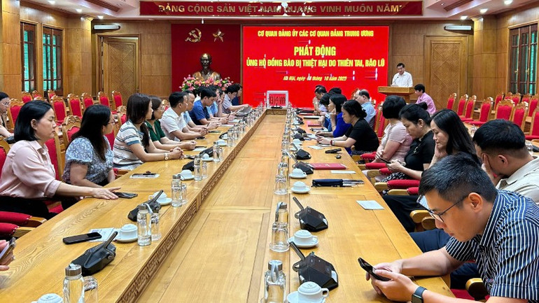 គណៈកម្មាធិការបក្សនៃទីភ្នាក់ងារមជ្ឈិម បង្ហាញពីទំនួលខុសត្រូវ ការចែករំលែក និងស្មារតី “ស្រឡាញ់អ្នកដ៏ទៃ ដូចស្រលាញ់ខ្លួនឯង”។ gen-h-9-10-anh-2-5962.jpg