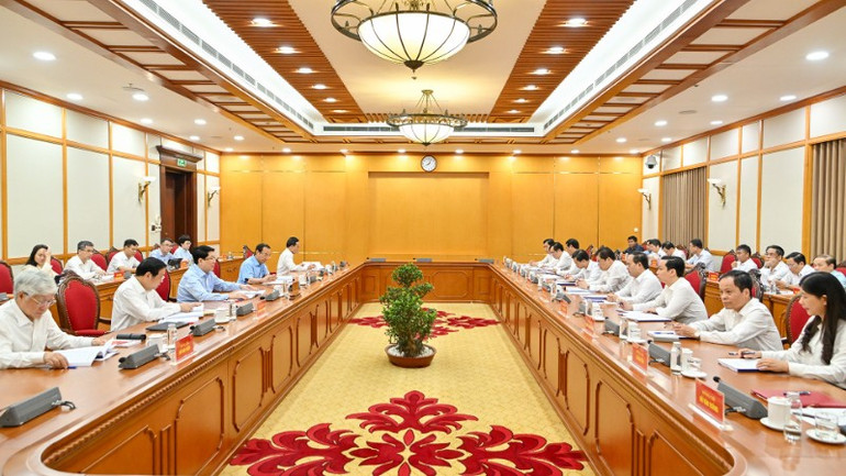 Quang cảnh buổi làm việc với Tỉnh ủy Cao Bằng. (Ảnh: Thủy Nguyên) voi-cao-bang-7533.jpg