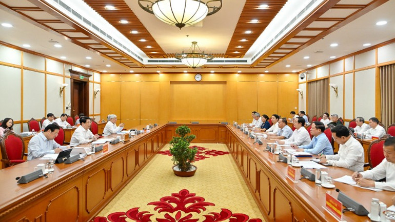 Tổ công tác của Bộ Chính trị làm việc với Ban Thường vụ Tỉnh ủy Gia Lai. (Ảnh: Thủy Nguyên) quang-canh-gl-4482.jpg