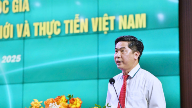 Đồng chí Nguyễn Đào Tùng, Phó Bí thư Đảng ủy, Giám đốc Học viện Tài chính phát biểu khai mạc hội thảo. gen-h-giam-doc-hv-3033.jpg