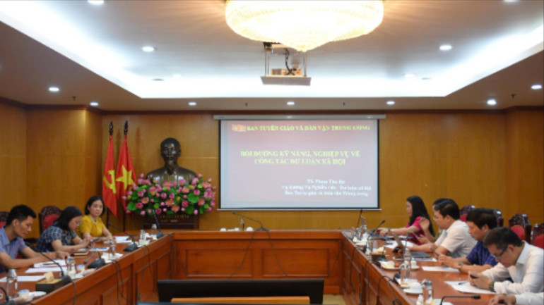 Hội nghị bồi dưỡng kỹ năng, nghiệp vụ về công tác dư luận xã hội. gen-h-27-6-boi-duong-nghiep-vu-4957.jpg