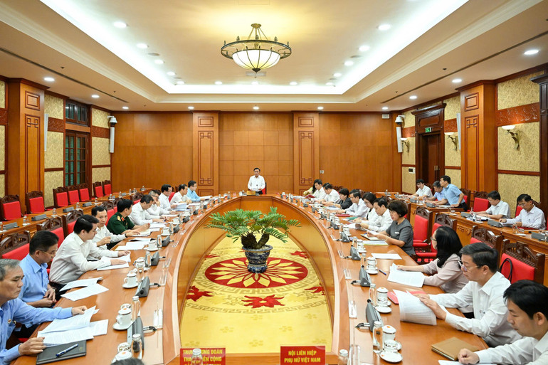 Hội nghị giao ban thống nhất đẩy nhanh các công việc trong quý IV và cả năm 2025. (Ảnh: DUY LINH) gen-h-toan-canh.jpg