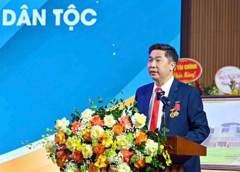 នាយកបណ្ឌិតសភា Nguyen Dao Tung បានឲ្យដឹងថា បណ្ឌិត្យសភាកំពុងអនុវត្តយ៉ាងខ្លាំងក្លានូវគម្រោង “Smart Finance Academy”។ (រូបថត៖ THUY NGUYEN) giam-doc.jpg