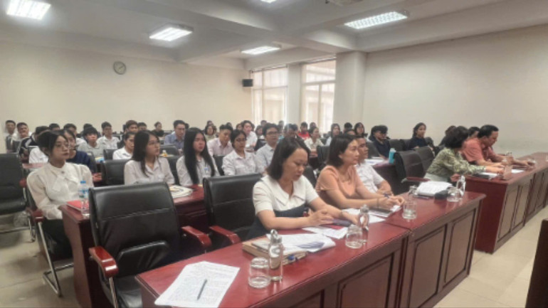 Các học viên tham gia lớp bồi dưỡng lý luận chính trị dành cho đảng viên mới. gen-h-hoc-vien-3133.jpg