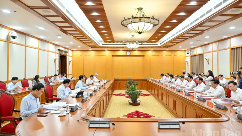 Tổ công tác của Bộ Chính trị làm việc với Ban Thường vụ Tỉnh ủy Phú Thọ. (Ảnh: THỦY NGUYÊN) 9-9-tinh-phu-tho.jpg