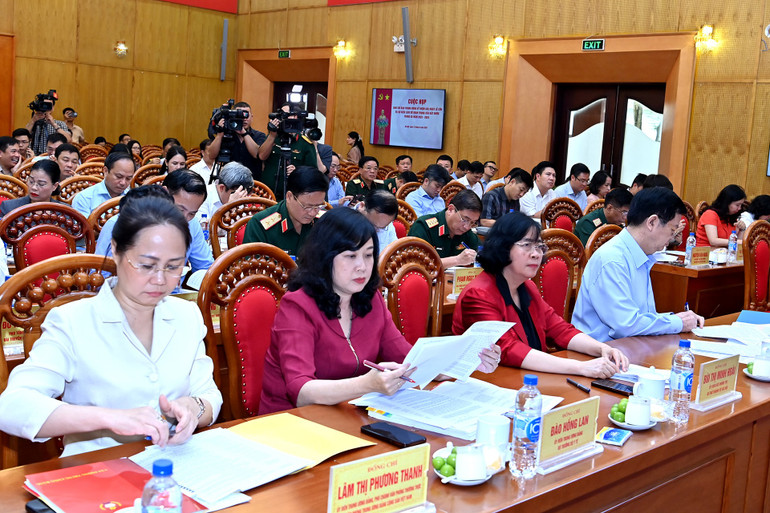 Các đại biểu tham dự cuộc họp. (Ảnh: ĐĂNG KHOA) dai-bieu.jpg
