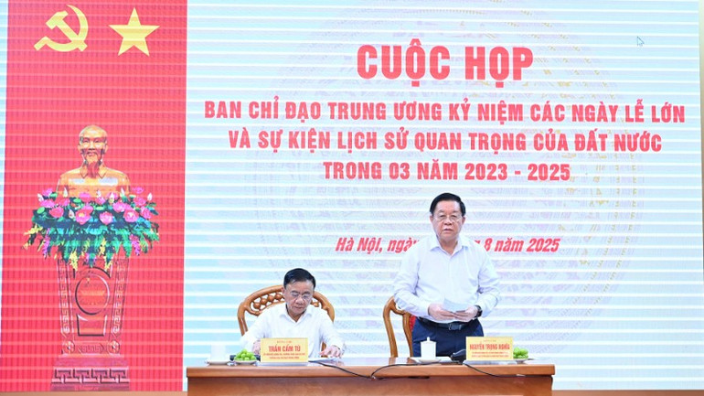 Trưởng ban Tuyên giáo và Dân vận Trung ương Nguyễn Trọng Nghĩa phát biểu tại cuộc họp. (Ảnh: ĐĂNG KHOA) dcnguyen-trong-nghia-3786.jpg