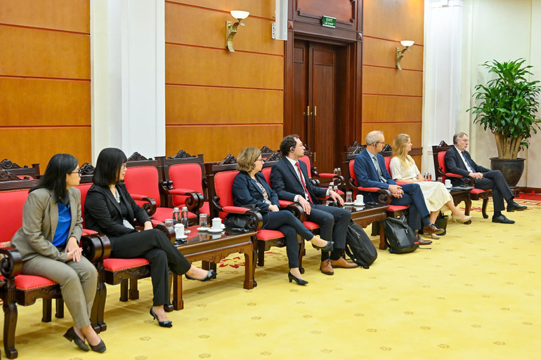 Các đại biểu Đoàn SPD. (Ảnh: THỦY NGUYÊN) gen-h-doan-dai-bieu-spd.jpg