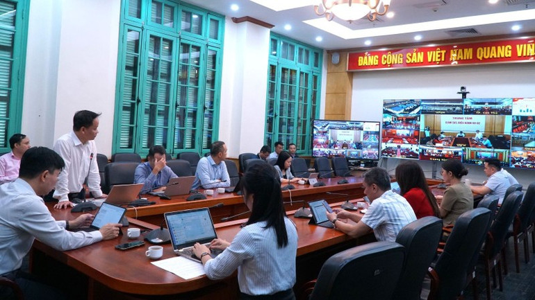 Tại điểm cầu Trung tâm giám sát, điều hành KH-02. quang-canh-hoi-nghi-136.jpg