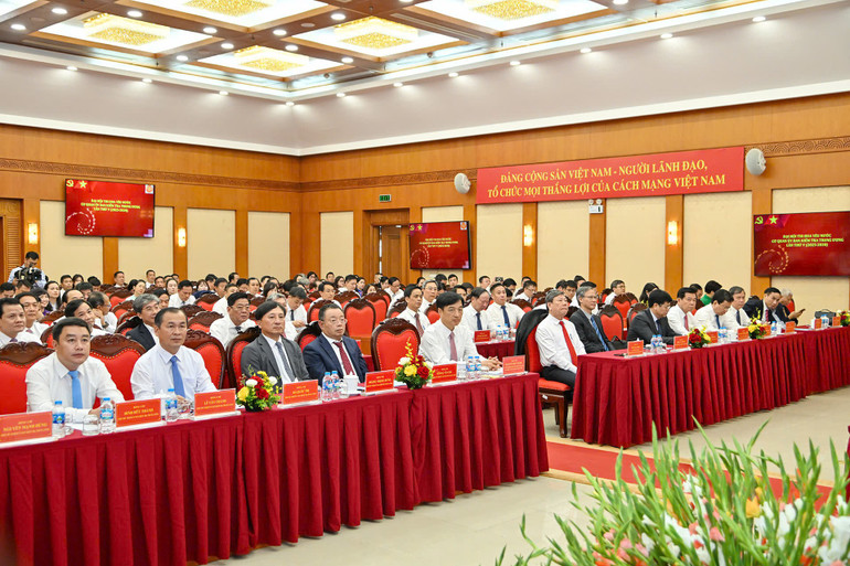 Các đại biểu tham dự Đại hội Thi đua yêu nước. gen-h-cac-db.jpg