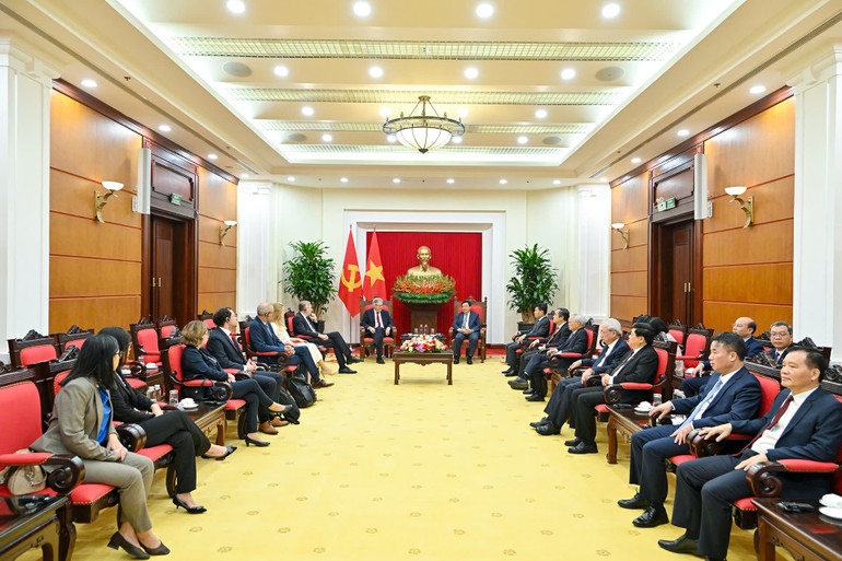 Quang cảnh buổi tiếp Đoàn đại biểu Đảng Dân chủ Xã hội Đức. (Ảnh: THỦY NGUYÊN) gen-h-buoi-tiep.jpg