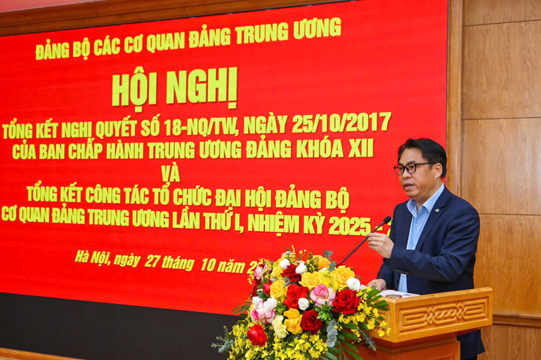 Đồng chí Phan Thăng An, Phó Trưởng ban Tổ chức Trung ương, Bí thư Đảng ủy cơ quan Ban Tổ chức Trung ương tham luận tại hội nghị. gen-h-dc-phan-thang-an.jpg
