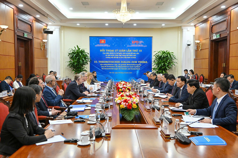 Quang cảnh Đối thoại lý luận lần thứ 10 giữa Đảng Cộng sản Việt Nam và Đảng Dân chủ Xã hội Đức. (Ảnh: THỦY NGUYÊN) gen-h-hai-ben-tham-gia-doi-thoai.jpg
