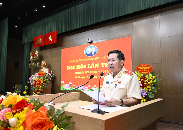Thiếu tướng Đinh Văn Nơi, Bí thư Đảng ủy, Cục trưởng Cục An ninh chính trị nội bộ phát biểu khai mạc Đại hội. dc-dinh-van-noi.jpg