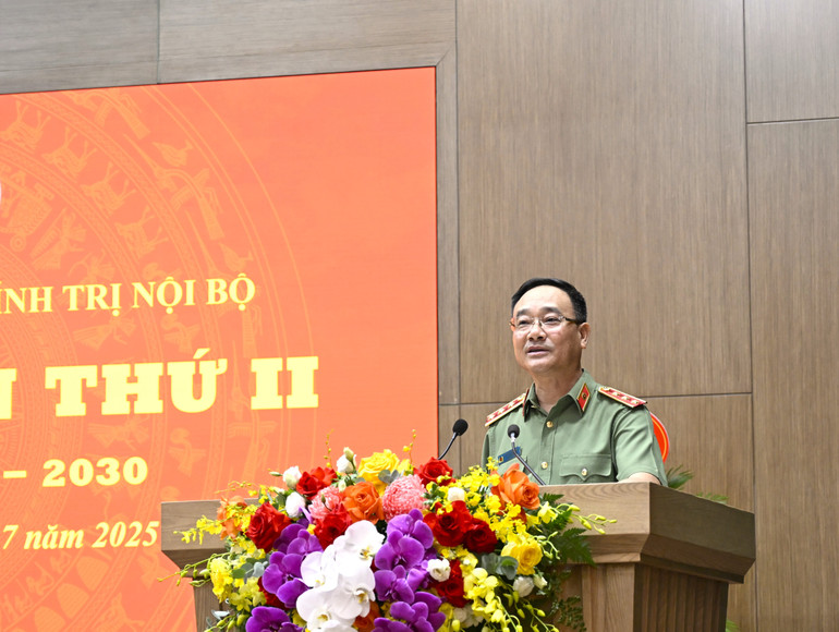 Thứ trưởng Công an Phạm Thế Tùng phát biểu tại Đại hội. dc-pham-the-tung.jpg