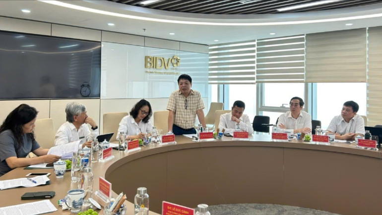 Phó Tổng Biên tập Báo Nhân Dân Quế Đình Nguyên đề nghị cần phân định rõ hơn thể loại báo và tạp chí để bảo đảm tiêu chí, thể lệ cuộc thi. dc-qdn-8114.jpg