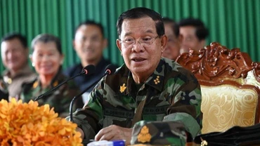 [Video] Campuchia trao toàn quyền điều phối quốc phòng cho Chủ tịch Thượng viện Hun Sen
