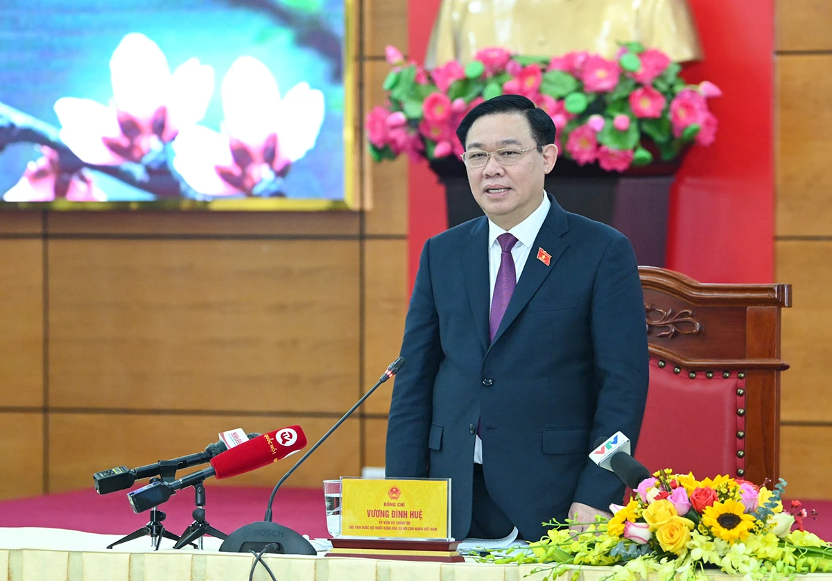 Chủ tịch Quốc hội Vương Đình Huệ phát biểu thăm hỏi, chúc Tết Đảng bộ, Chính quyền và nhân dân tỉnh Lào Cai. 
