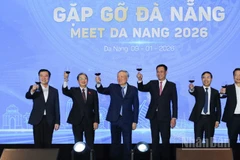 Các đồng chí lãnh đạo khai mạc sự kiện.