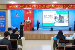 Đoàn viên thanh niên thuyết trình dự án đổi mới sáng tạo vì cộng đồng.