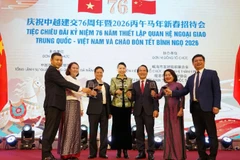 Các đại biểu thực hiện nghi thức khai mạc.