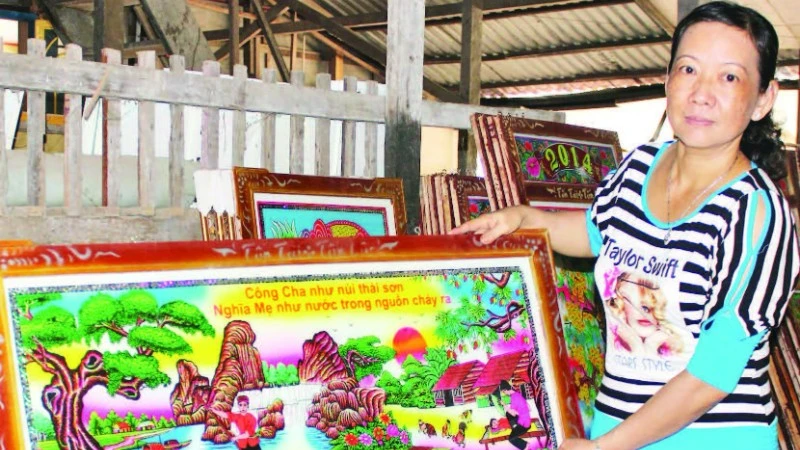 Tranh kiếng chợ Bà Vệ nổi tiếng ở Đồng bằng sông Cửu Long.