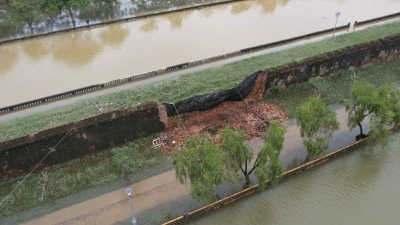 Đoạn tường Hoàng Thành Huế bị đổ sập hôm 2/11/2025.