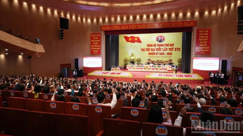 Đại hội đã bầu Ban Chấp hành Đảng bộ thành phố Huế khóa XVII. 