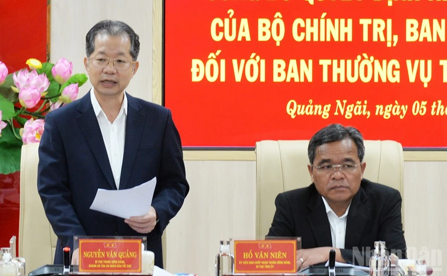 Đồng chí Nguyễn Văn Quảng, Bí thư Trung ương Đảng, Chánh án Tòa án nhân dân tối cao, Trưởng Đoàn kiểm tra, giám sát số 31 của Bộ Chính trị, Ban Bí thư phát biểu ý kiến tại hội nghị.