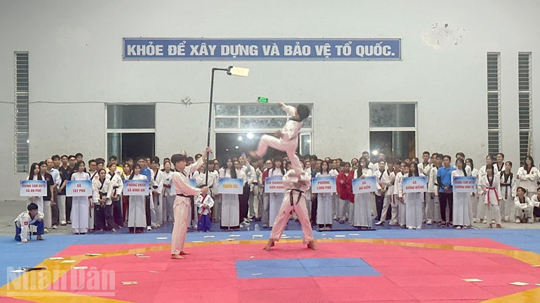 Taekwondo-Wettbewerb beim Festival. ndo_bl_7.jpg