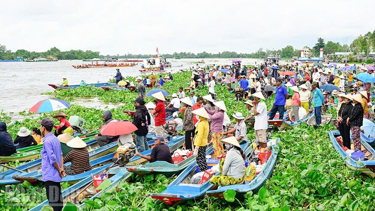 Lebhafte Atmosphäre am Fluss Cai Lon. ndo_bl_9.jpg
