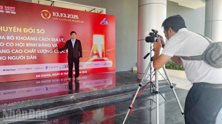 ຜູ້ແທນມີປະສົບການຖ່າຍຮູບແບບທັນທີ. ndo_bl_5.jpg