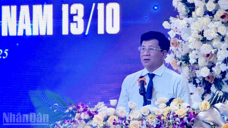 Chủ tịch Ủy ban nhân dân tỉnh An Giang Hồ Văn Mừng phát biểu. ndo_bl_2.jpg