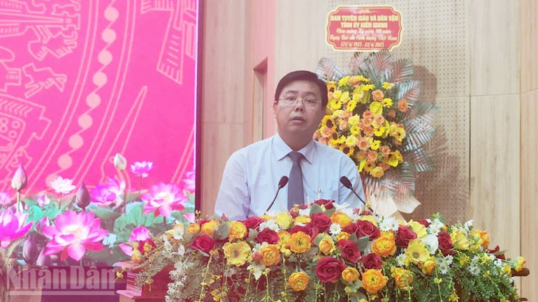 Bí thư Tỉnh ủy Kiên Giang Nguyễn Tiến Hải phát biểu tại buổi họp mặt. ndo_bl_2.jpg