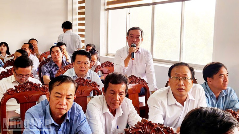 Cử tri Lê Văn Sơn đề nghị đẩy mạnh xử lý hàng giả. Cử tri Lê Văn Sơn đề nghị đẩy mạnh xử lý hàng giả.