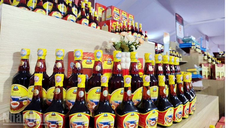Sản phẩm nước mắm Phú Quốc. ndo_bl_4.jpg