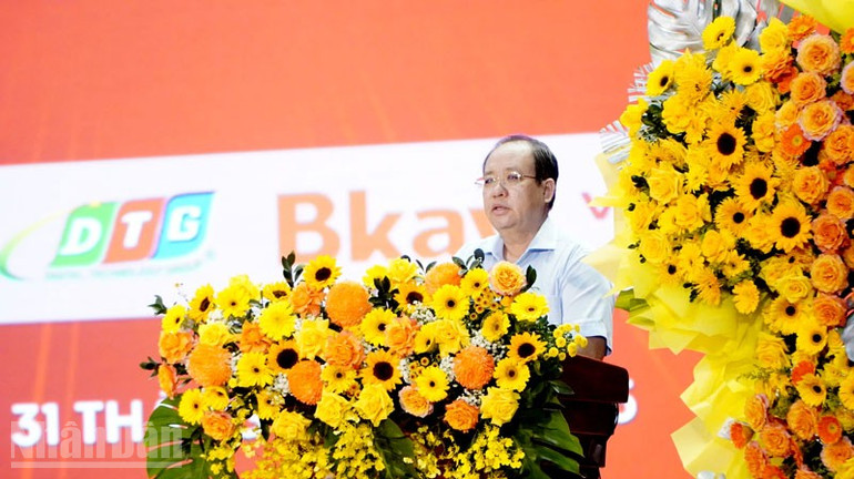 Виступив постійний заступник голови Народного комітету провінції Анзянг пан Нгуєн Тхань Фонг. ndo_bl_3.jpg