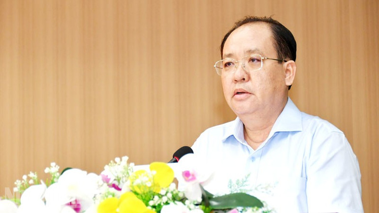 نایب رئیس کمیته مردمی استان آن گیانگ، نگوین تان فونگ، در حال سخنرانی. (عکس: فونگ وو) ndo_bl_3-4723.jpg