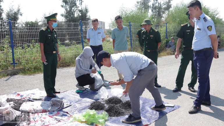 Bộ đội Biên phòng bắt giữ gần 30 tấn phế liệu kim loại vận chuyển trái phép tại cảng Hải Phòng ndo_bl_z7031825988106-4f0c7faf3935e374536a5e58b0349ee5-2951.jpg