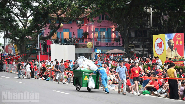 Rác được chở đến điểm thu gom. ndo_bl_18-3888.jpg