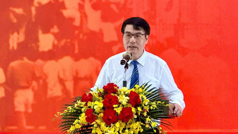 El Sr. Nguyen Xuan Dung, Director de la Biblioteca Nacional, habló en la ceremonia de apertura de la exposición. 22-8793.jpg